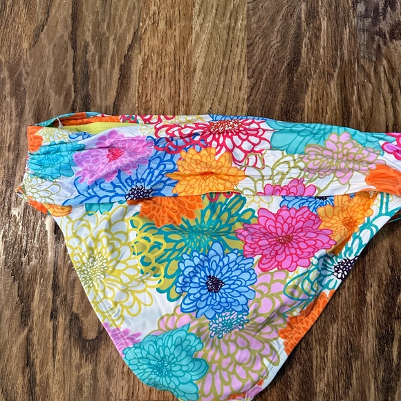 Women's Swimwear Bundle.bikini tops.Barely Worn&NWT Bottoms&1 top.7 PIECES TOTAL - Picture 13 of 15